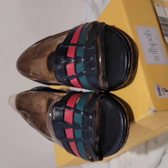 Softspots woman sandals. - Picture 1 of 9